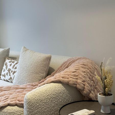Black-Luxe Living In The Heart Of City Διαμέρισμα Κράισττσερτς Εξωτερικό φωτογραφία