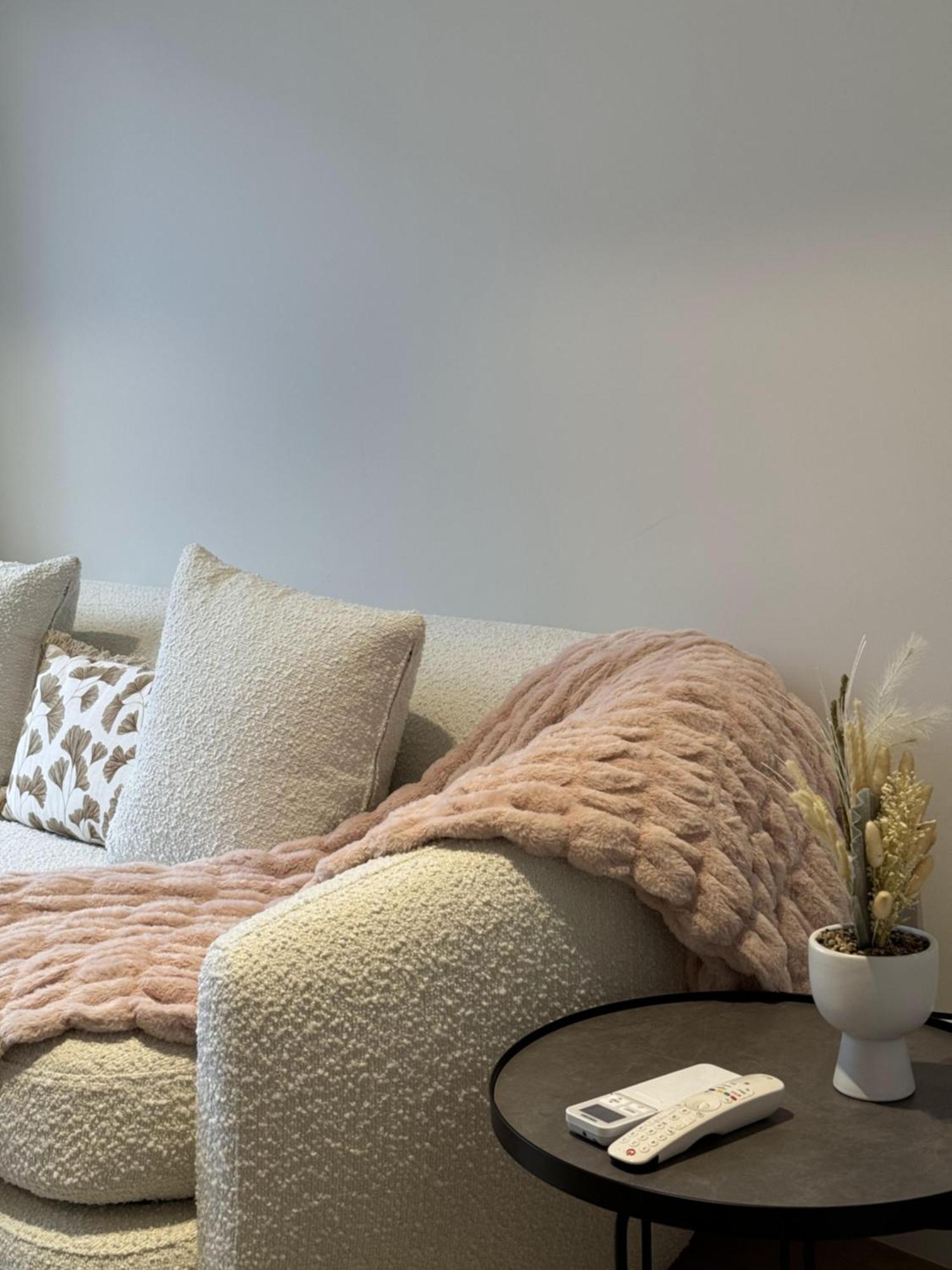 Black-Luxe Living In The Heart Of City Διαμέρισμα Κράισττσερτς Εξωτερικό φωτογραφία