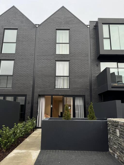 Black-Luxe Living In The Heart Of City Διαμέρισμα Κράισττσερτς Εξωτερικό φωτογραφία