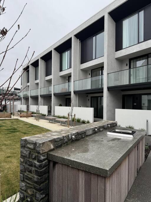 Black-Luxe Living In The Heart Of City Διαμέρισμα Κράισττσερτς Εξωτερικό φωτογραφία