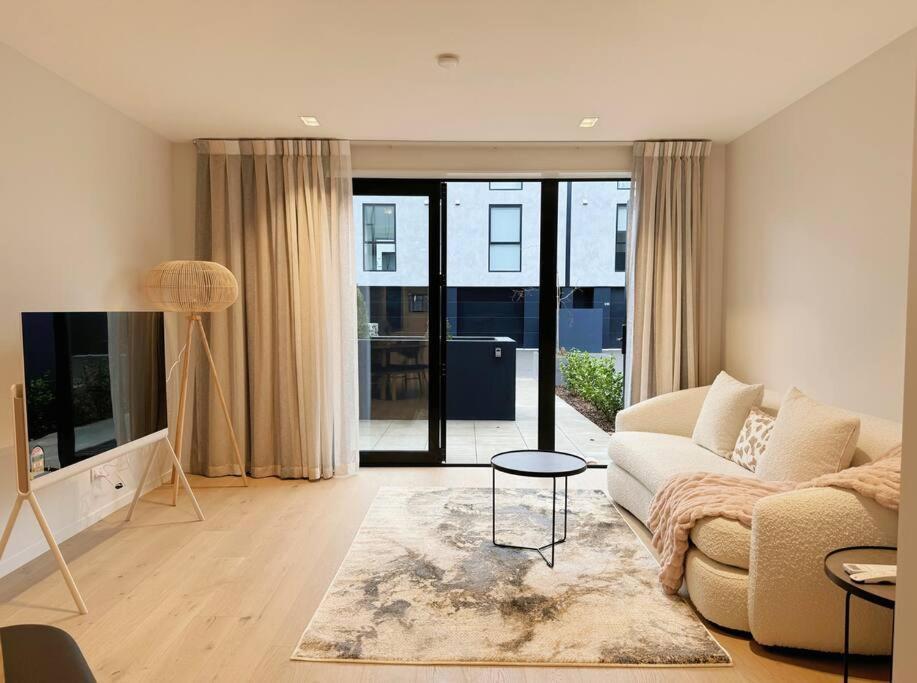 Black-Luxe Living In The Heart Of City Διαμέρισμα Κράισττσερτς Εξωτερικό φωτογραφία