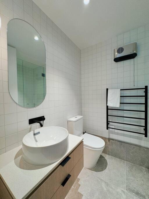 Black-Luxe Living In The Heart Of City Διαμέρισμα Κράισττσερτς Εξωτερικό φωτογραφία