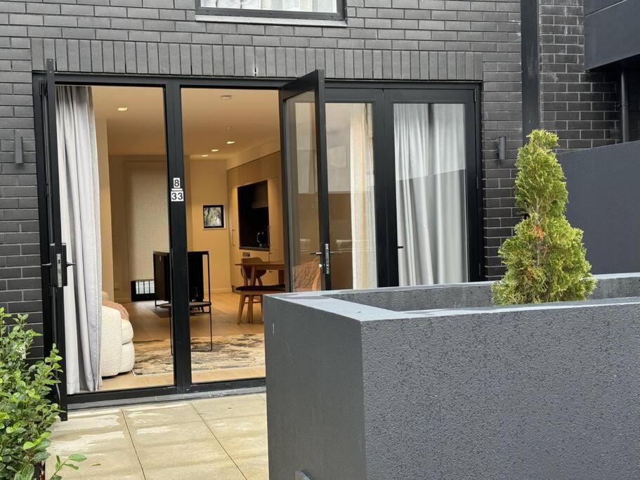 Black-Luxe Living In The Heart Of City Διαμέρισμα Κράισττσερτς Εξωτερικό φωτογραφία