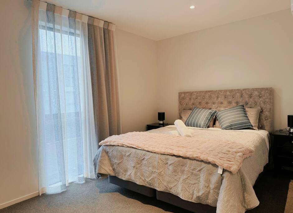 Black-Luxe Living In The Heart Of City Διαμέρισμα Κράισττσερτς Εξωτερικό φωτογραφία